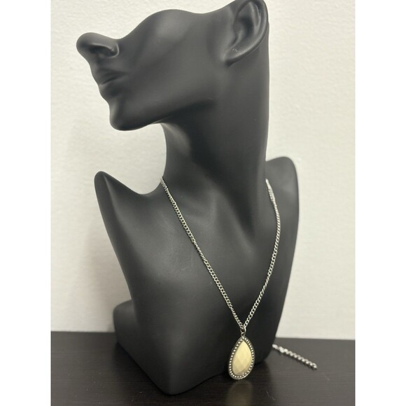 Vintage Teardrop Pendant Statement Necklace 22 Inch Chain - Picture 4 of 10